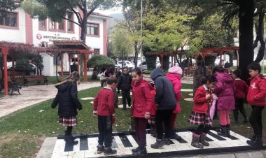 Bu Piyano Ayakla Çalınıyor