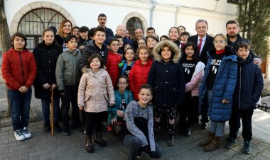 Ersin Korkut Tiyatrocu Çocuklar İle Buluştu