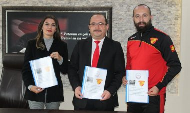 Gözlerini Kapat Kalbini Aç ve Kitabım Ol