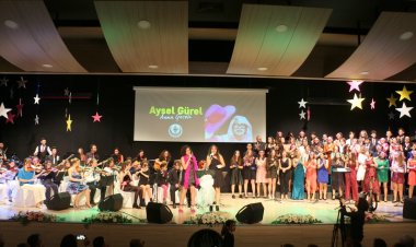 Efsane İsim Aysel Gürel Şarkılarıyla Anıldı