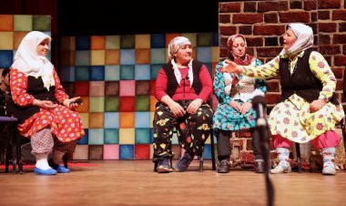 Yaraşlı Kadınlardan 2 Perdelik Oyun