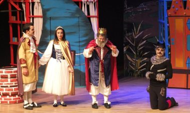 Çocuklar Çizmeli Kediyi Çok Sevdi